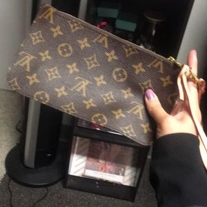 Louis V clutch